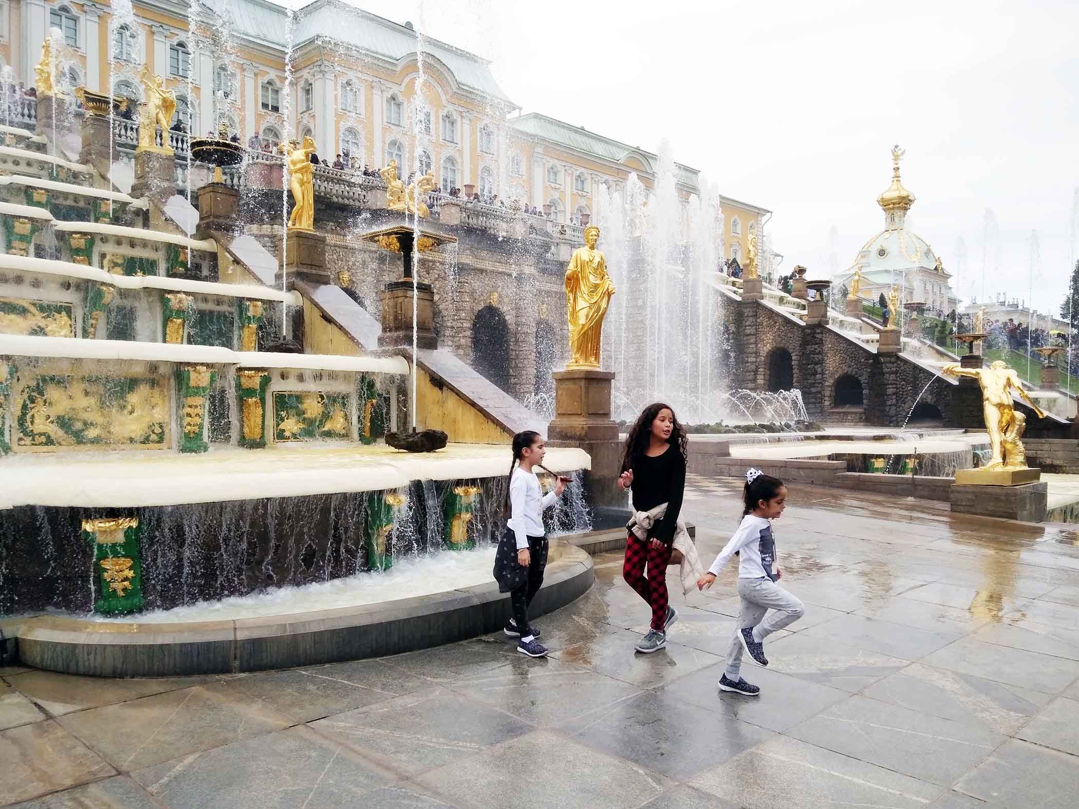 Peterhof Grand Cascade and palace tour